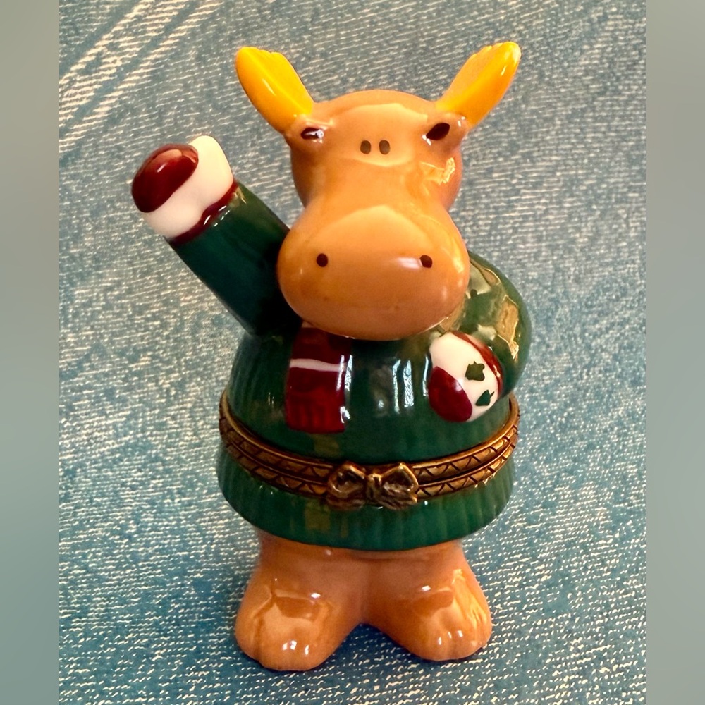 1999 VTG St. Nicholas Square Porcelain Winter Xmas Moose Trinket Box Figure